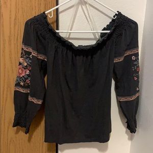 American Eagle Off the shoulder 3/4 sleeve shirt